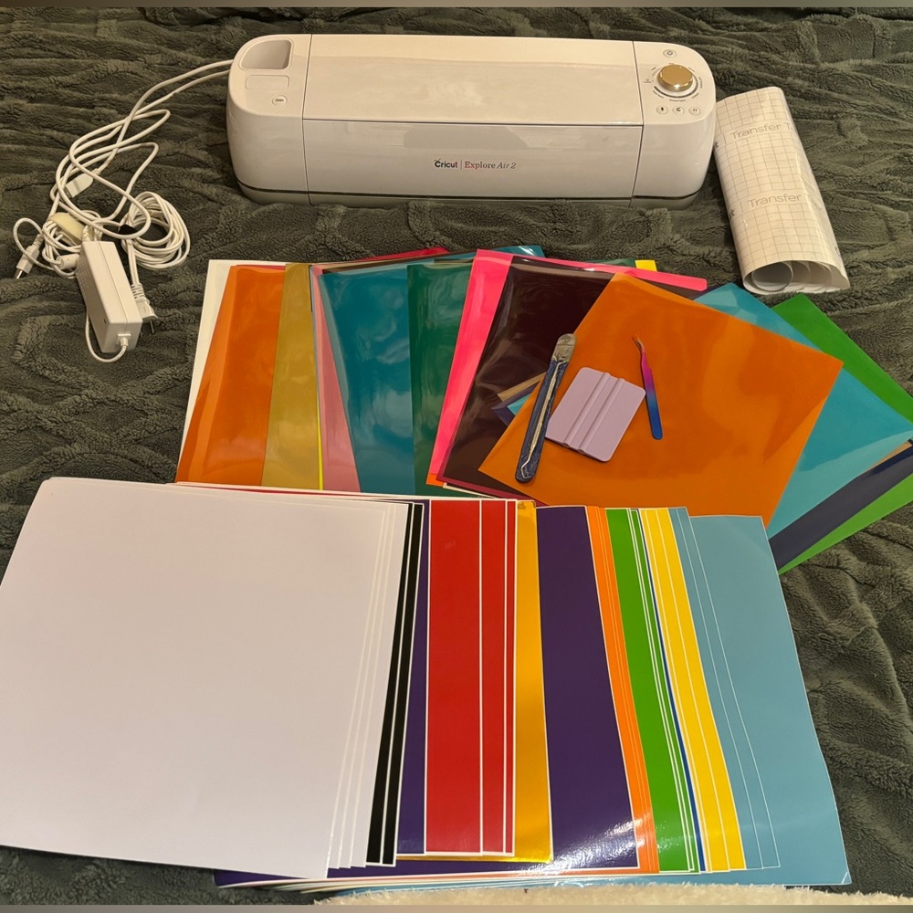 Cricut explore air 2 with bonus accesssories and vinyl